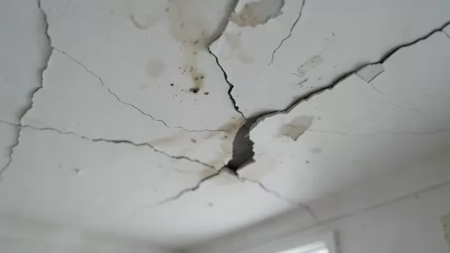 Jak naprawić odpadający tynk wewnętrzny